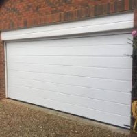 Porte de Garage Sectionnelle Hörmann LPU 42 M Ribbed Woodgrain